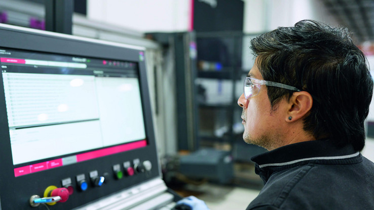 Start of a drilling and milling process using the Perforex from Rittal